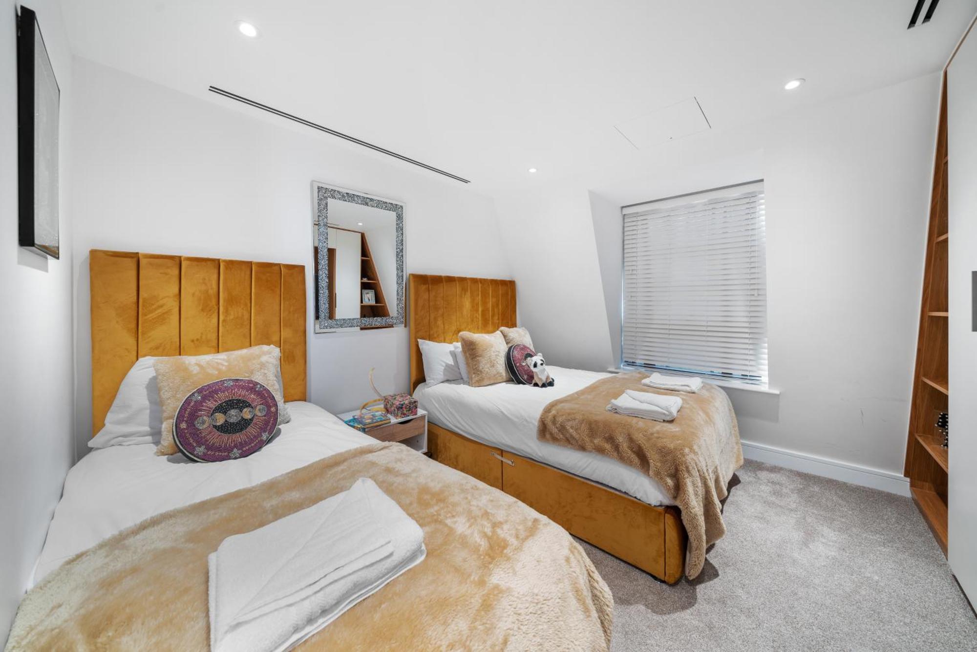 Marble Arch Luxury 3-bedroom Penthouse Haven 73 * Лондон